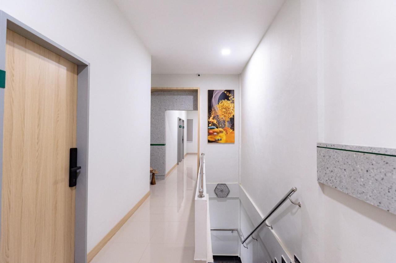 Urbanview Hotel R House Batam By Reddoorz المظهر الخارجي الصورة